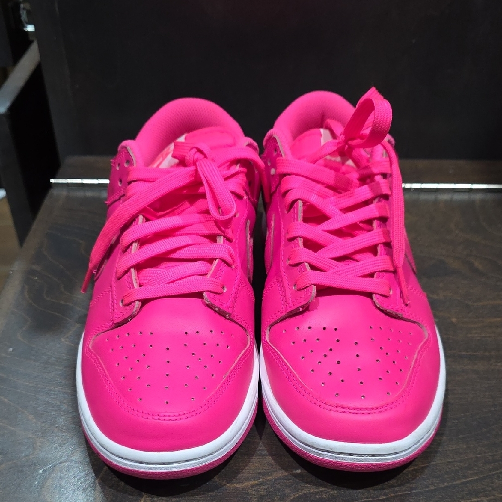 Nike Dunk Low Hyper Pink